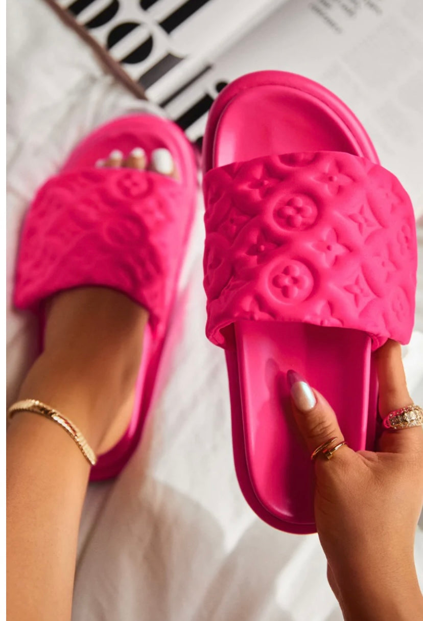 Luxe Logo Slide – Cloud Comfort Collection